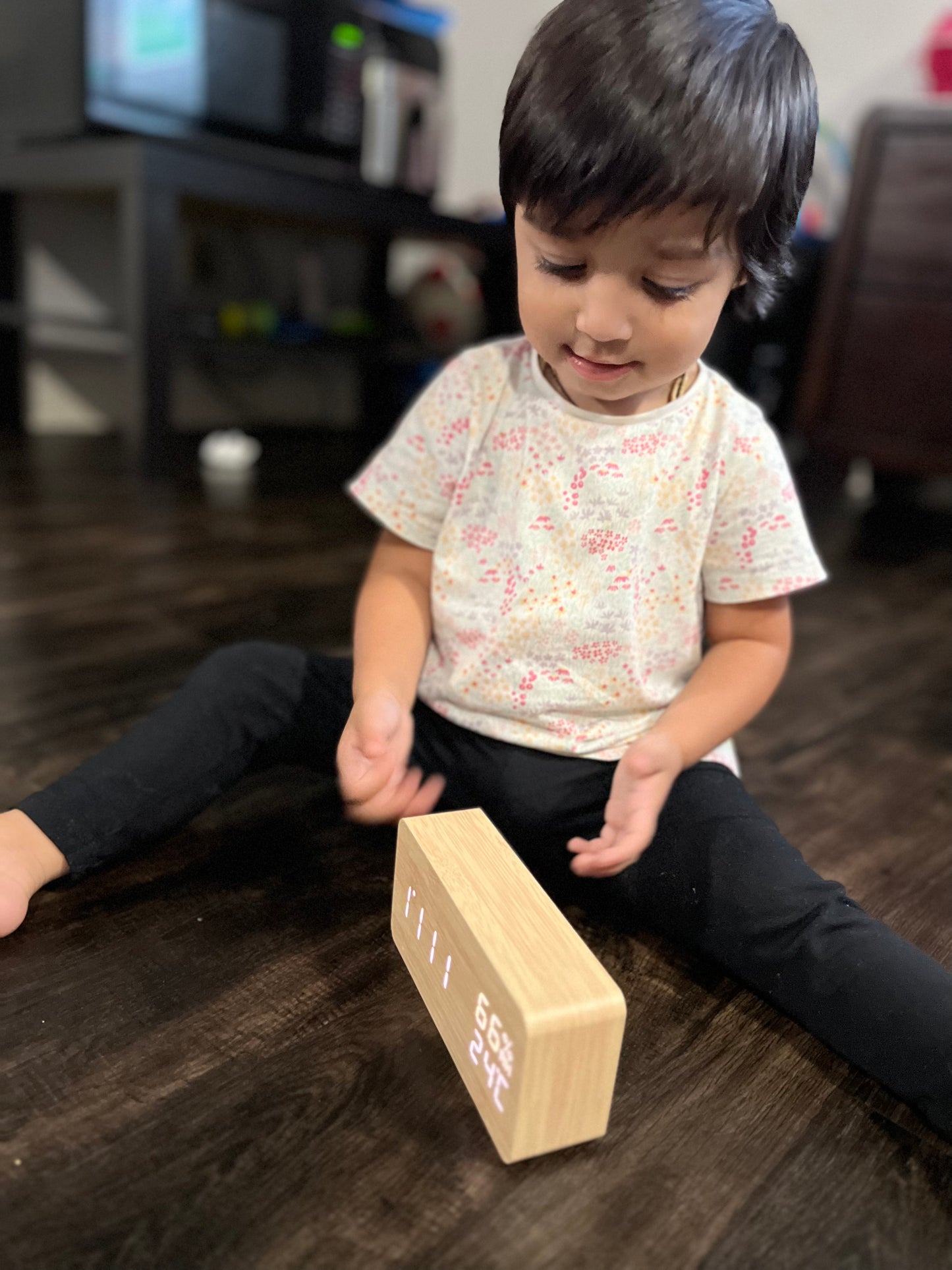 Minimalist Wooden LED Alarm Clock: Temperature & Humidity Display