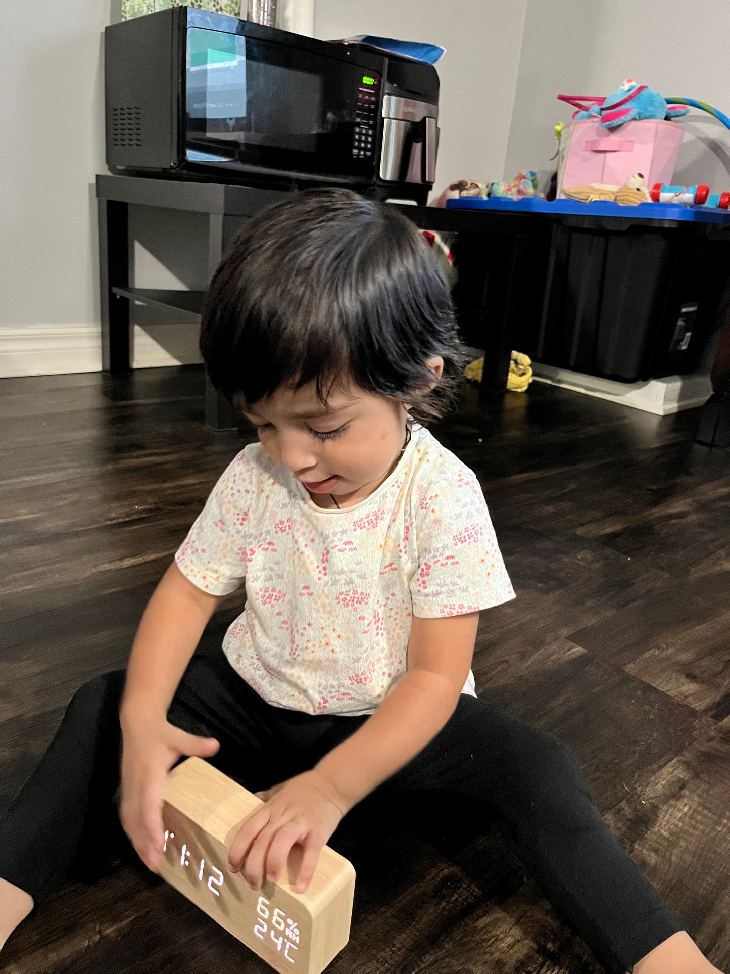 Minimalist Wooden LED Alarm Clock: Temperature & Humidity Display